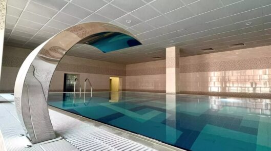 Крытый бассейн