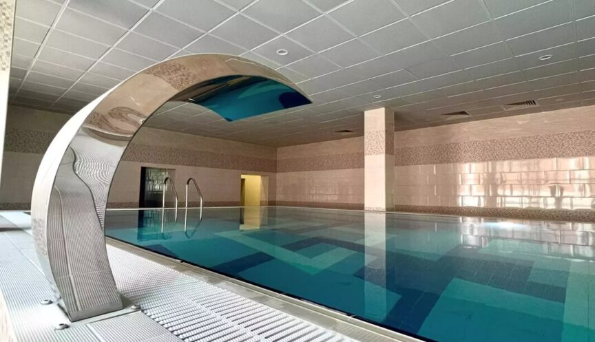 Крытый бассейн